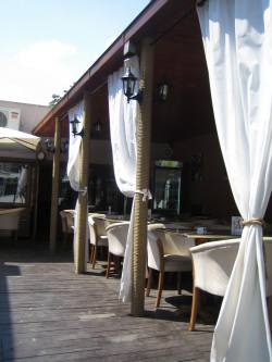 LOUNGE GARDEN BISTRO CAFE Bucuresti.jpg